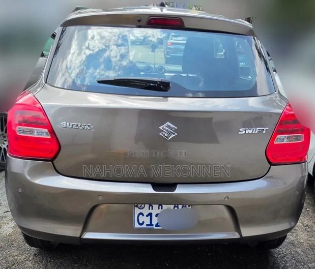 Suzuki Swift 2022 Brown