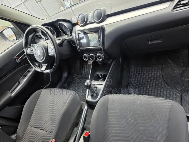 Suzuki Swift 2022 Brown