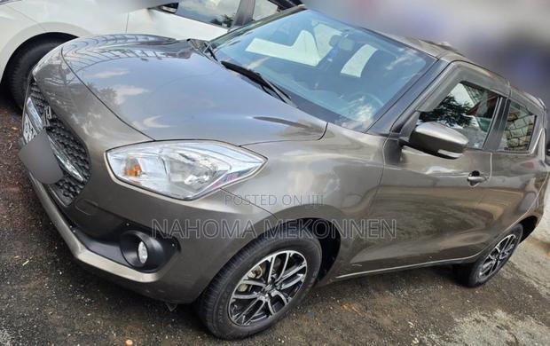Suzuki Swift 2022 Brown