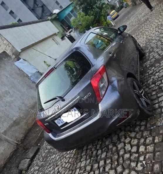 Toyota Yaris LE Hatchback 5dr 2012 Silver