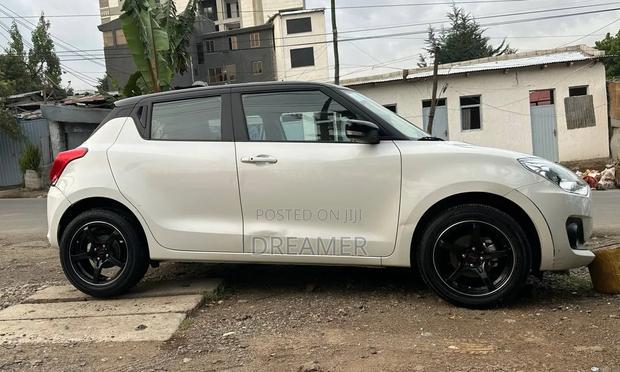 Suzuki Swift 2022 White