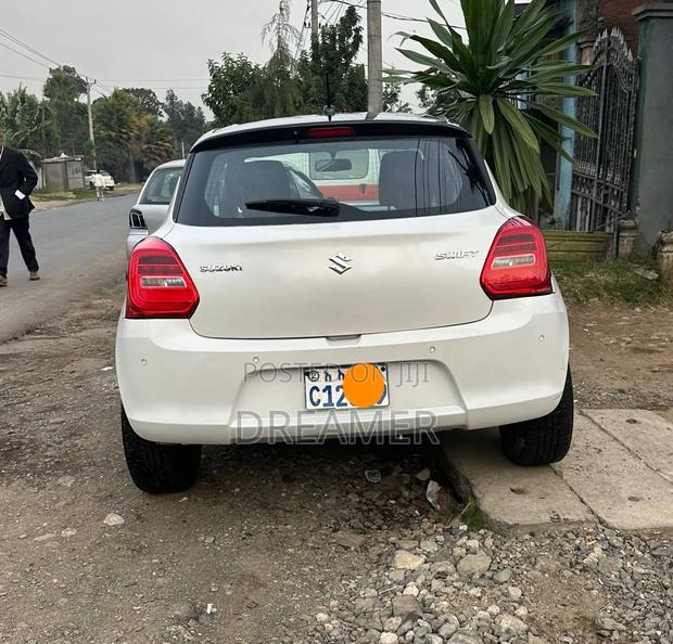 Suzuki Swift 2022 White