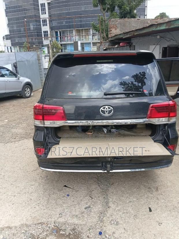 Toyota Land Cruiser 2010 Black