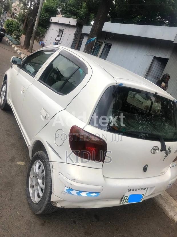Toyota Vitz 2002 White