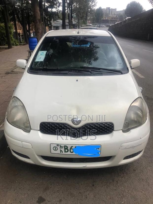 Toyota Vitz 2002 White