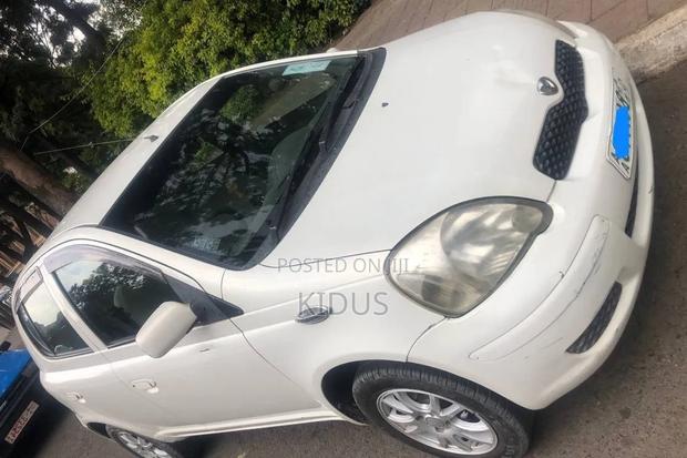 Toyota Vitz 2002 White