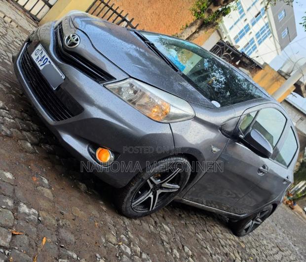 Toyota Yaris 2011 Gray