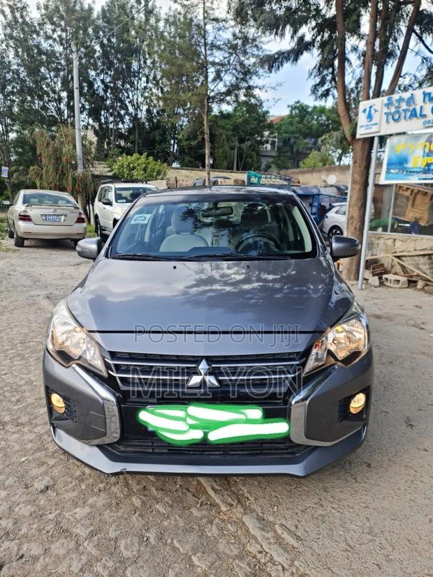 Mitsubishi Attrage 2021 Silver