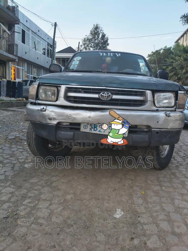 Toyota Hilux 2000 Green