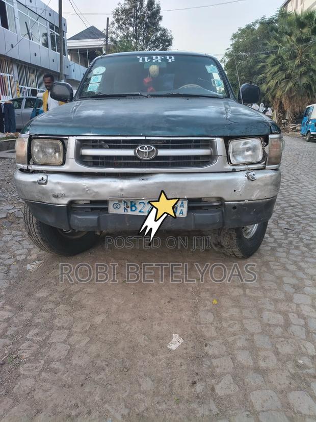 Toyota Hilux 2000 Green