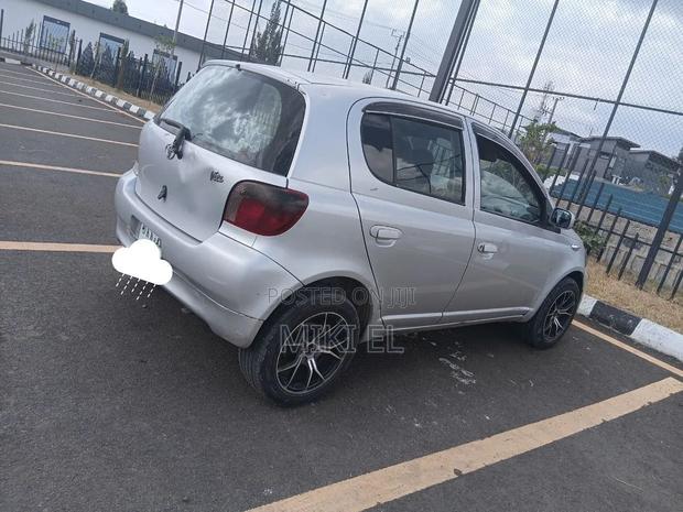 Toyota Vitz 1.0 FWD 5dr 2001 Silver