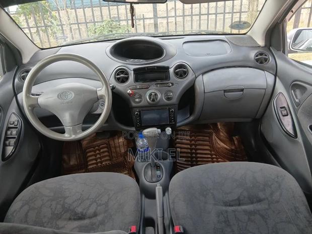 Toyota Vitz 1.0 FWD 5dr 2001 Silver