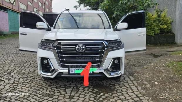 Toyota Land Cruiser 2014 White