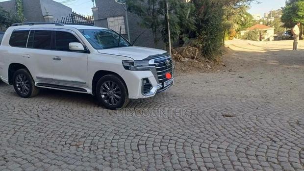 Toyota Land Cruiser 2014 White
