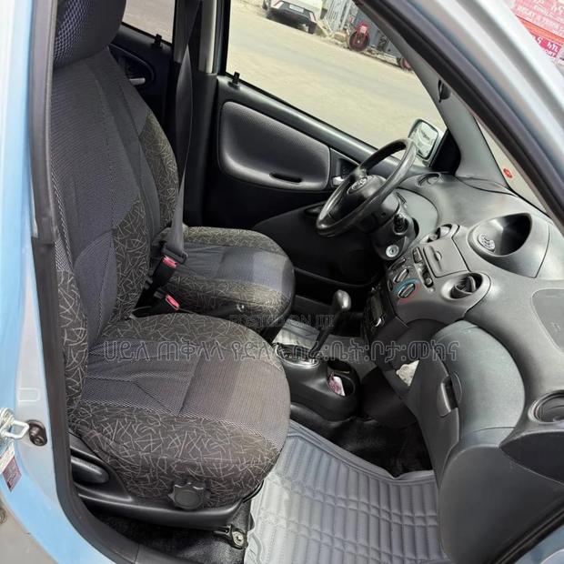 Toyota Vitz 2004 Blue