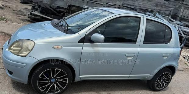 Toyota Vitz 2004 Blue