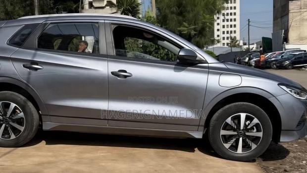 BYD E2 43 kWh 94 hp FWD 2025 Gray