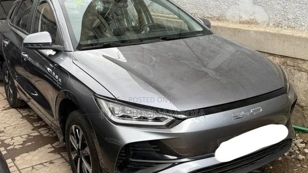 BYD E2 43 kWh 94 hp FWD 2025 Gray