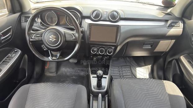 Suzuki Swift 2022 Silver