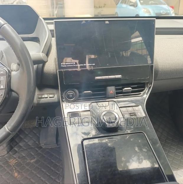 Toyota bZ4X 2024 Silver