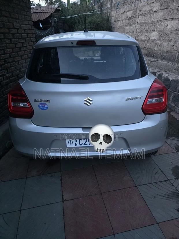 Suzuki Swift 2022 Silver