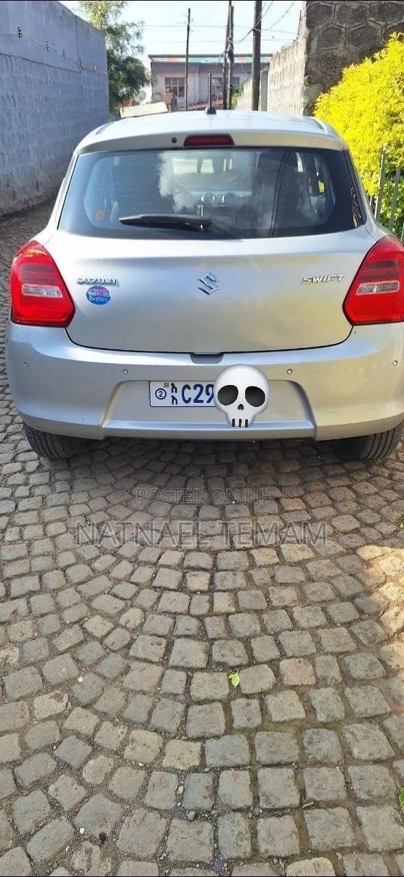 Suzuki Swift 2022 Silver