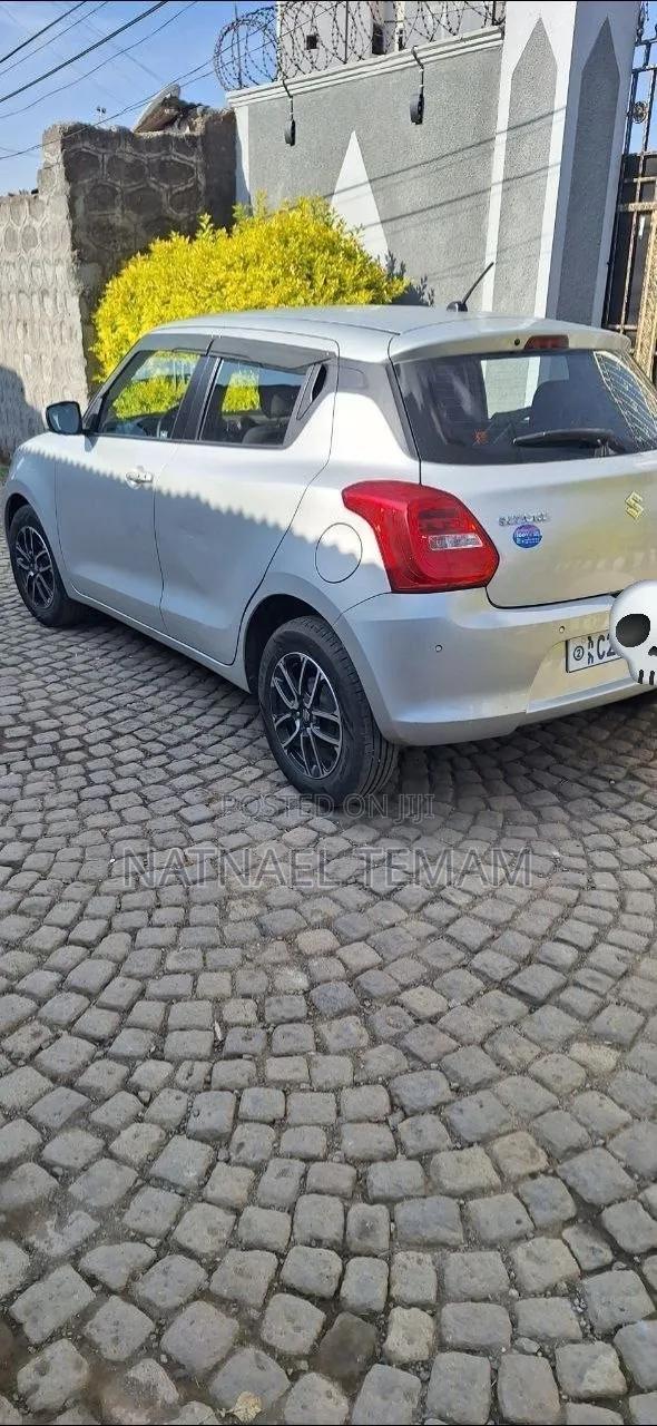 Suzuki Swift 2022 Silver