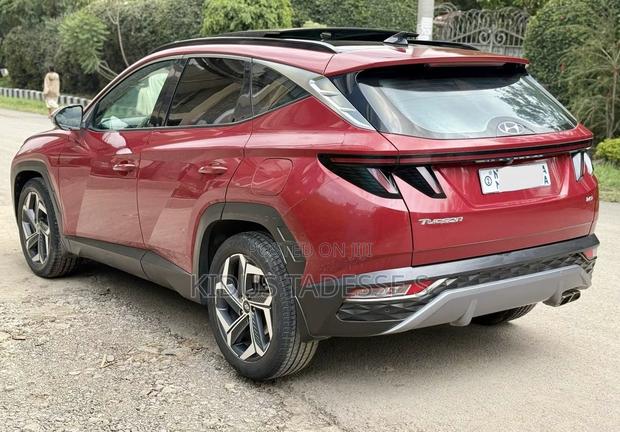 Hyundai Tucson 2022 Red