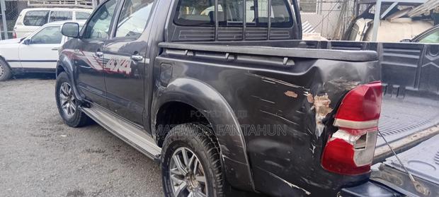 Toyota Hilux 2014 Black