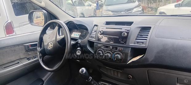 Toyota Hilux 2014 Black