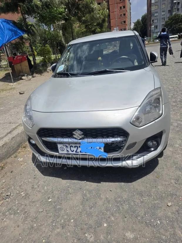 Suzuki Swift 2022 Silver