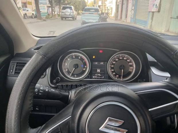 Suzuki Swift 2022 Silver