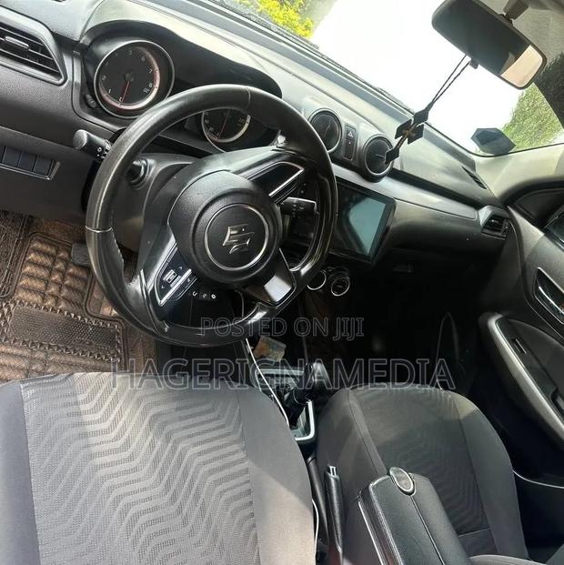 Suzuki Swift 2022 Silver
