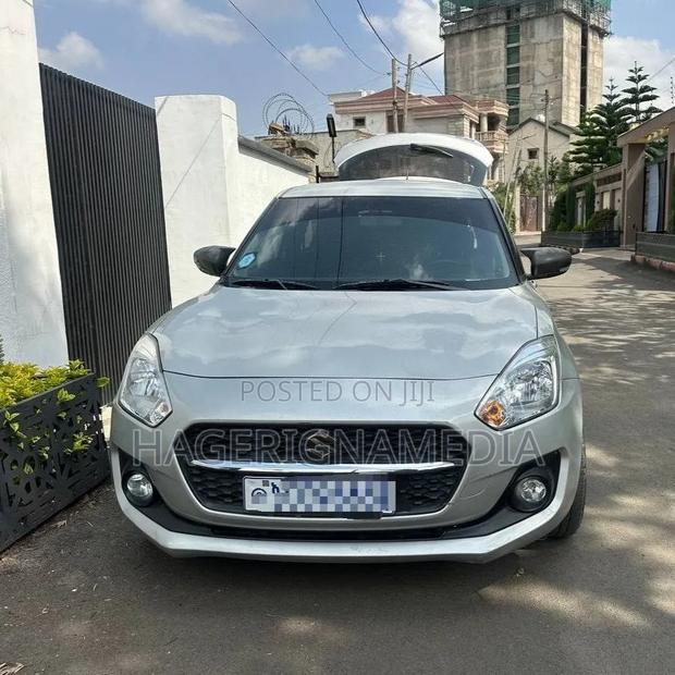 Suzuki Swift 2022 Silver