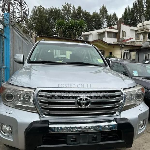 Toyota Land Cruiser 2014 Silver
