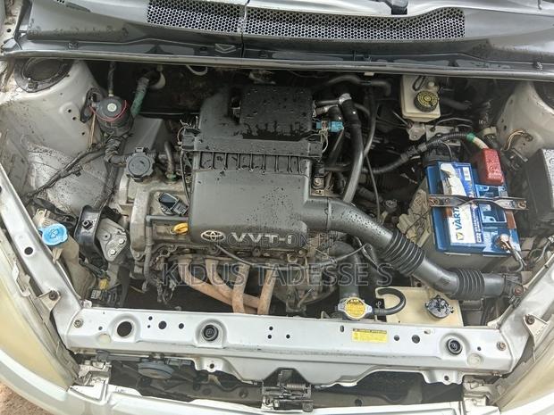 Toyota Yaris 1.4 2002 Silver