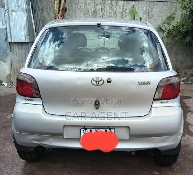 Toyota Vitz 2002 Silver