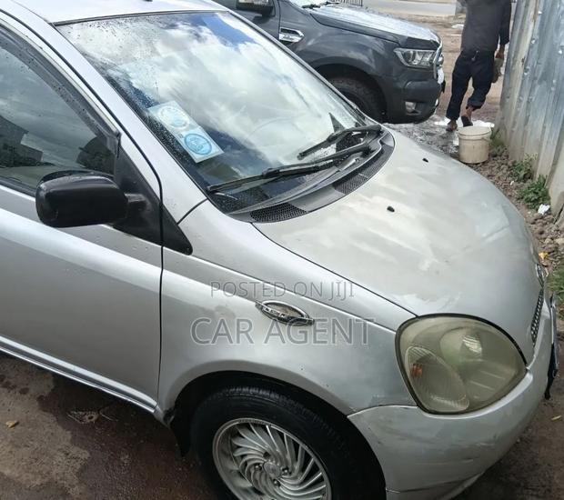 Toyota Vitz 2002 Silver