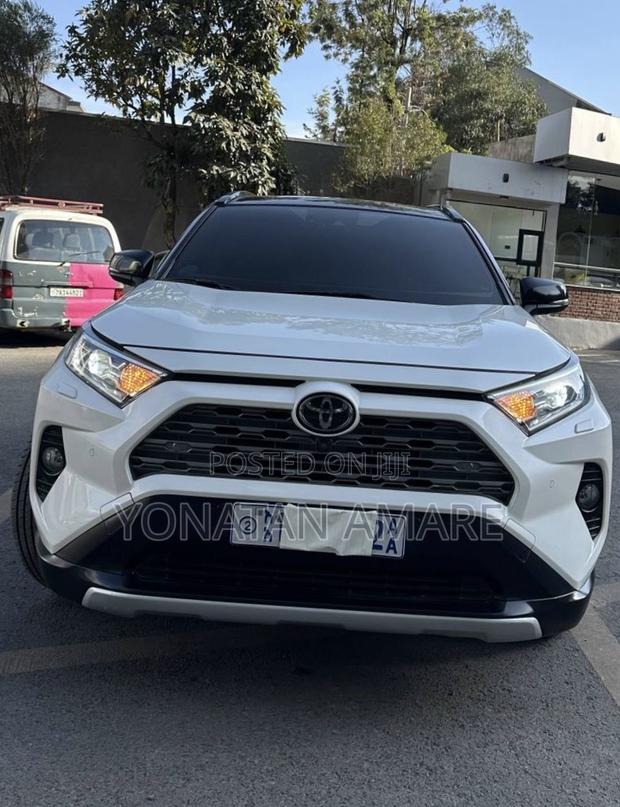 Toyota RAV4 2020 White