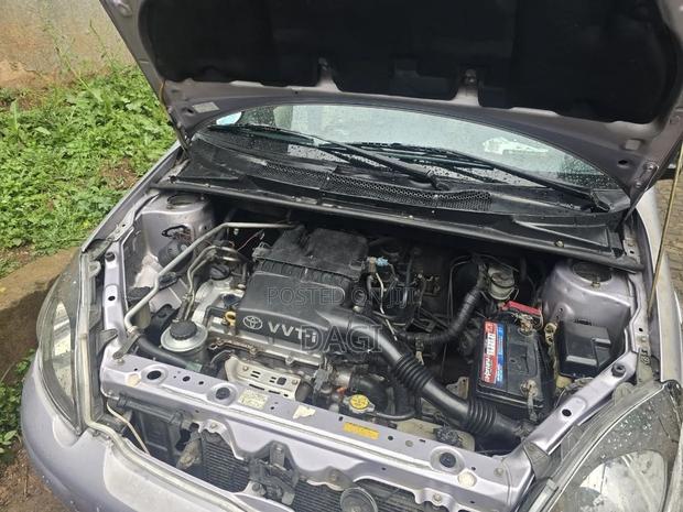Toyota Vitz 2004 Silver