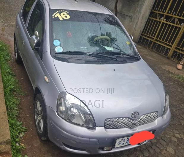 Toyota Vitz 2004 Silver