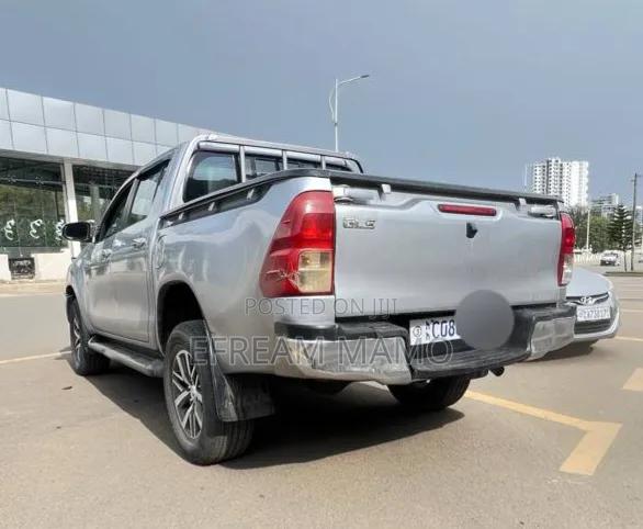 Toyota Hilux 2018 Silver
