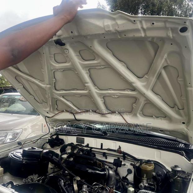 Toyota Land Cruiser 2003 White