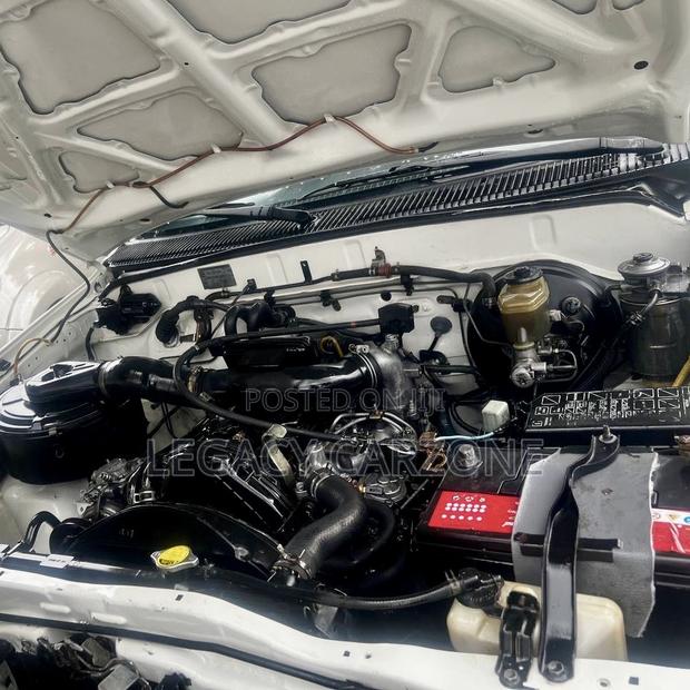 Toyota Land Cruiser 2003 White