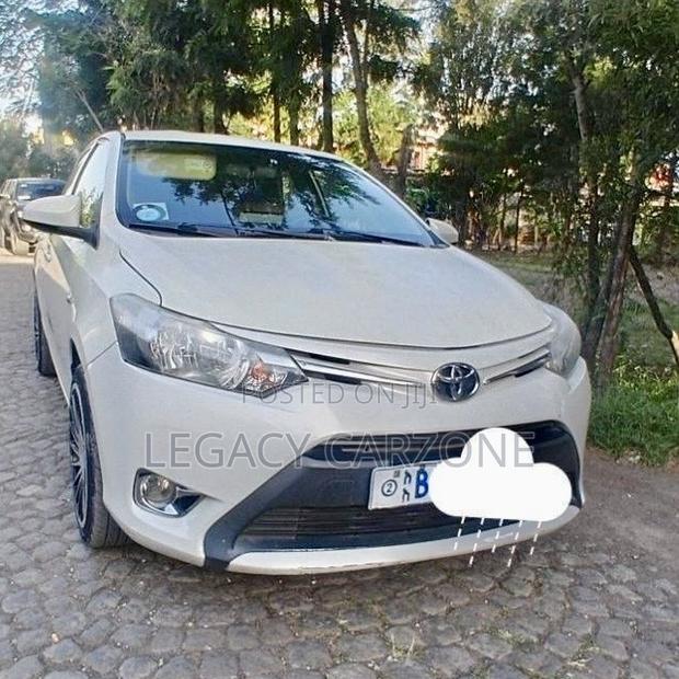 Toyota Yaris 2013 White