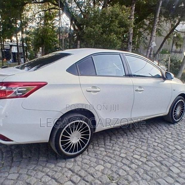 Toyota Yaris 2013 White