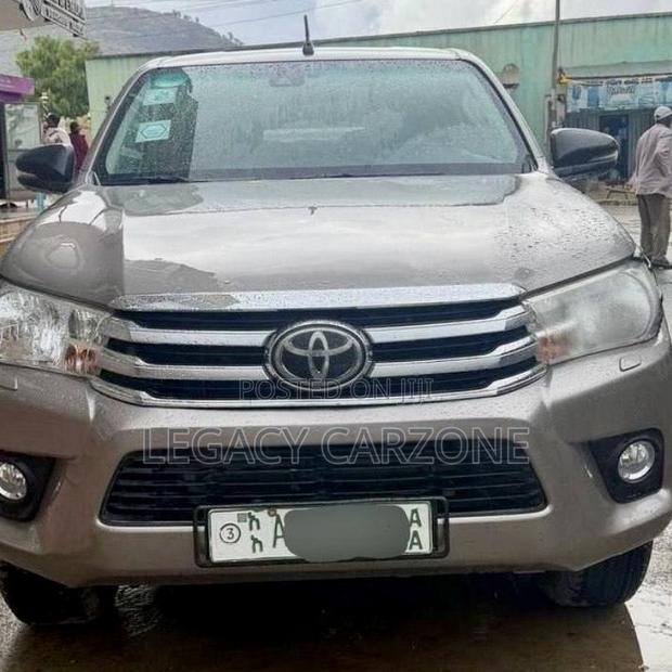 Toyota Hilux 2020 Gold