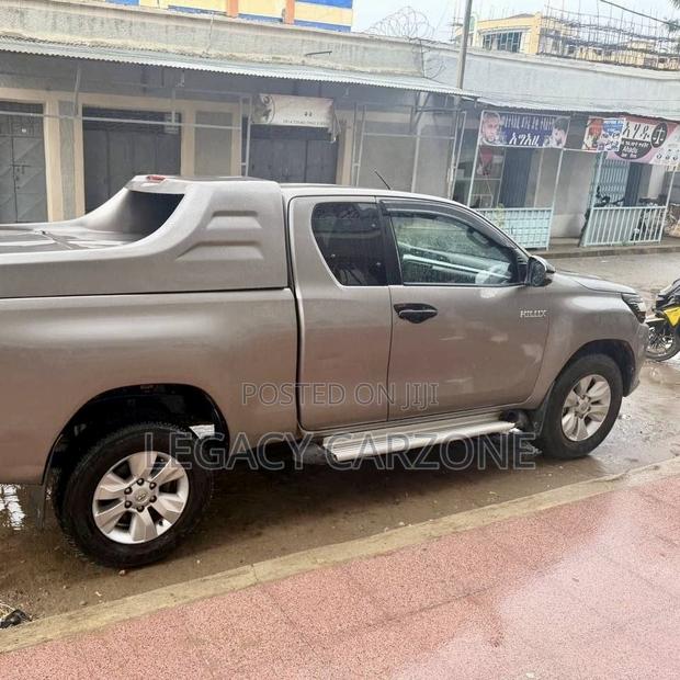 Toyota Hilux 2020 Gold