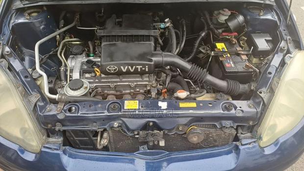 Toyota Vitz 2002 Blue