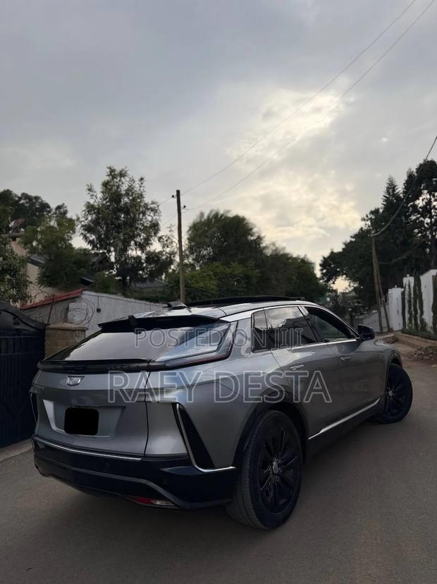 Cadillac Lyriq 2023 Silver